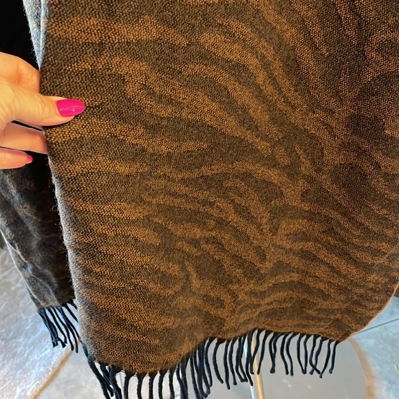 Animal print black brown stripe women’s CAPE / SHAWL / WRAP fringe warm one size - Picture 7 of 7
